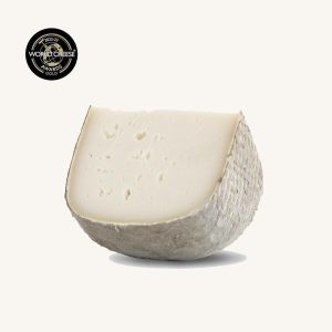 Muntanyola Garrotxa artisan semi-cured goat´s cheese, wedge 300 gr main